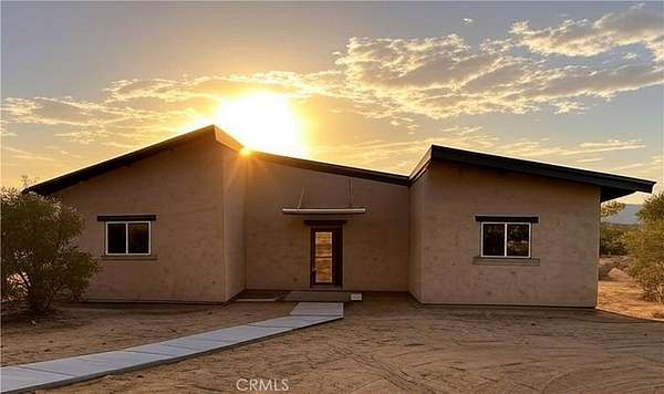 2.66 Acres of Residential Land with Home for Sale in Joshua Tree, California