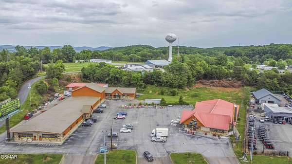 4.84 Acres of Improved Mixed-Use Land for Sale in Kodak, Tennessee