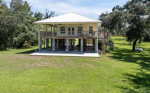 2.29 Acres of Residential Land with Home for Sale in Live Oak, Florida