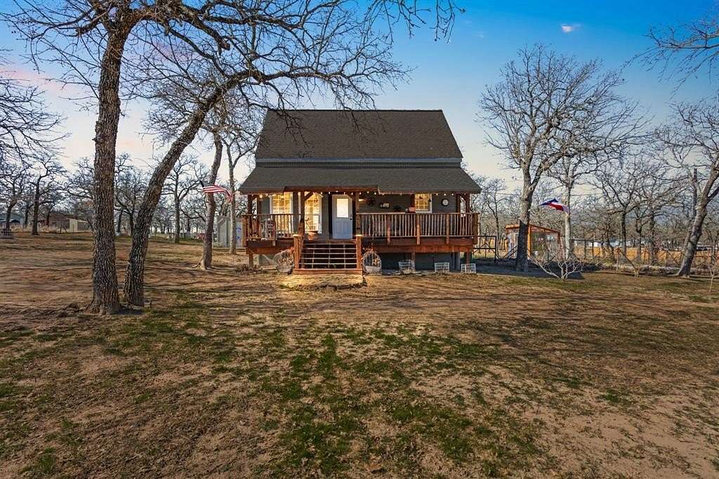 5 Acres of Residential Land with Home for Sale in Bridgeport, Texas