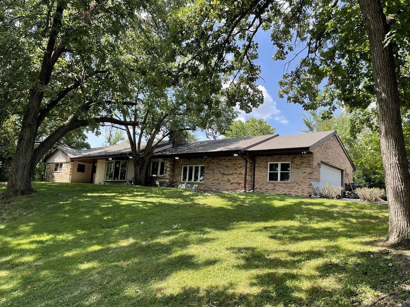 2.5 Acres of Residential Land with Home for Sale in Flossmoor, Illinois