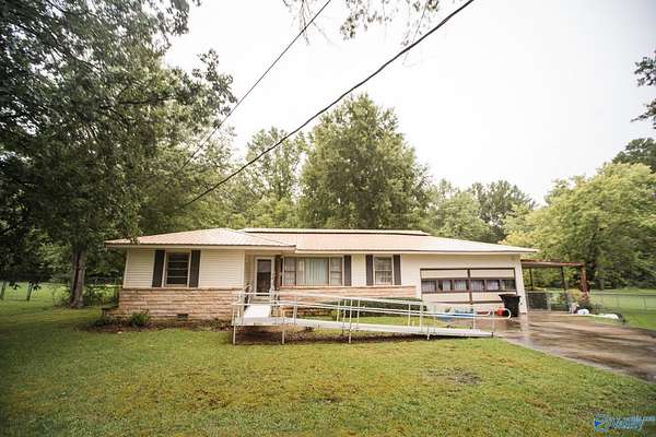 3.55 Acres of Residential Land with Home for Sale in Gadsden, Alabama