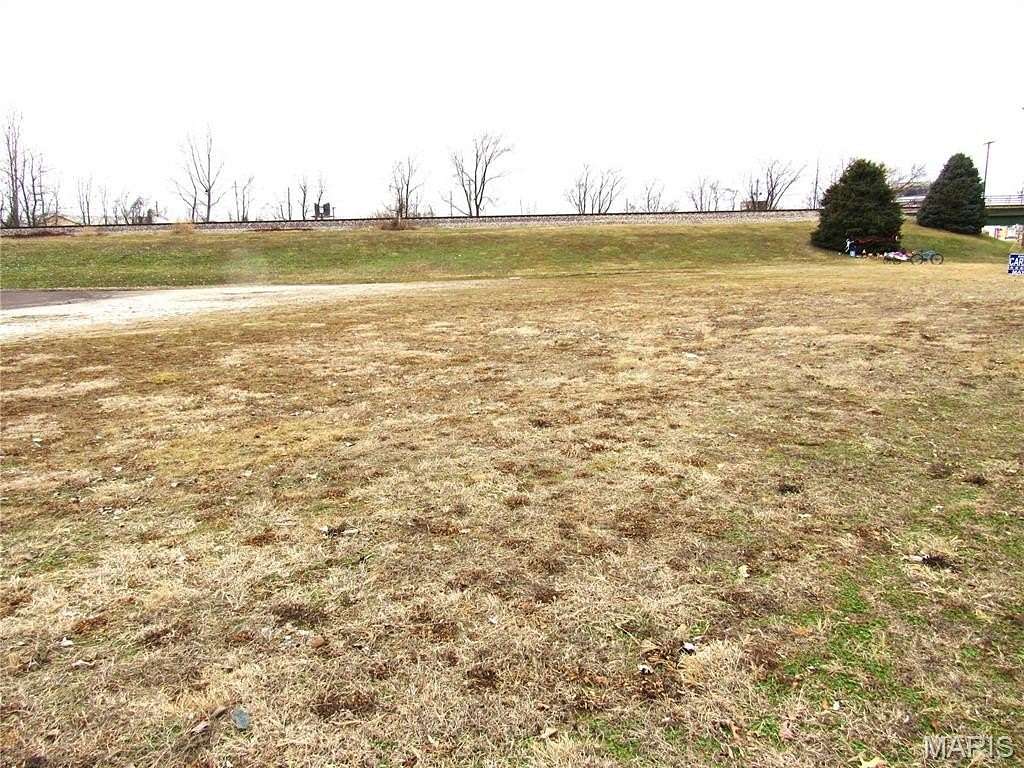 0.35 Acres of Commercial Land for Sale in East Alton, Illinois