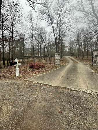 3 Acres of Residential Land with Home for Sale in Hot Springs, Arkansas