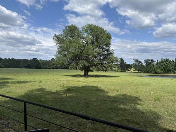20 Acres of Land with Home for Sale in Jacksonville, Texas