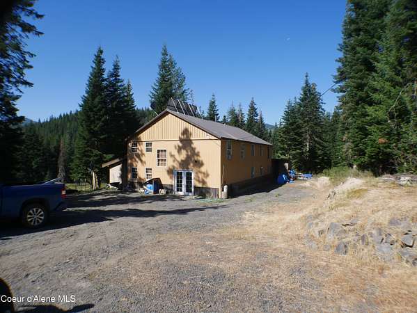 5 Acres of Residential Land with Home for Sale in Fernwood, Idaho