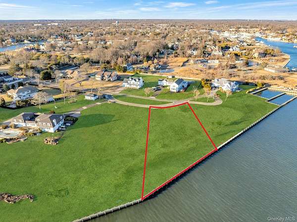 0.75 Acres of Land for Sale in Bay Shore, New York