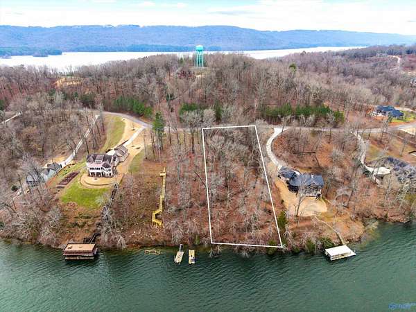 1.19 Acres of Residential Land for Sale in Scottsboro, Alabama