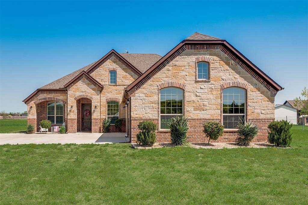 4 Acres of Residential Land with Home for Sale in Caddo Mills, Texas