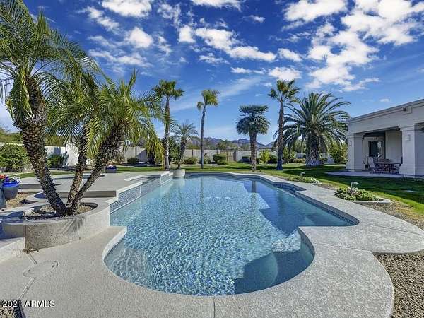 2.43 Acres of Residential Land with Home for Lease in Scottsdale, Arizona