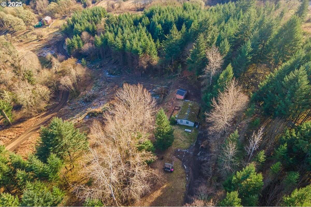 24 Acres of Land with Home for Sale in Yamhill, Oregon