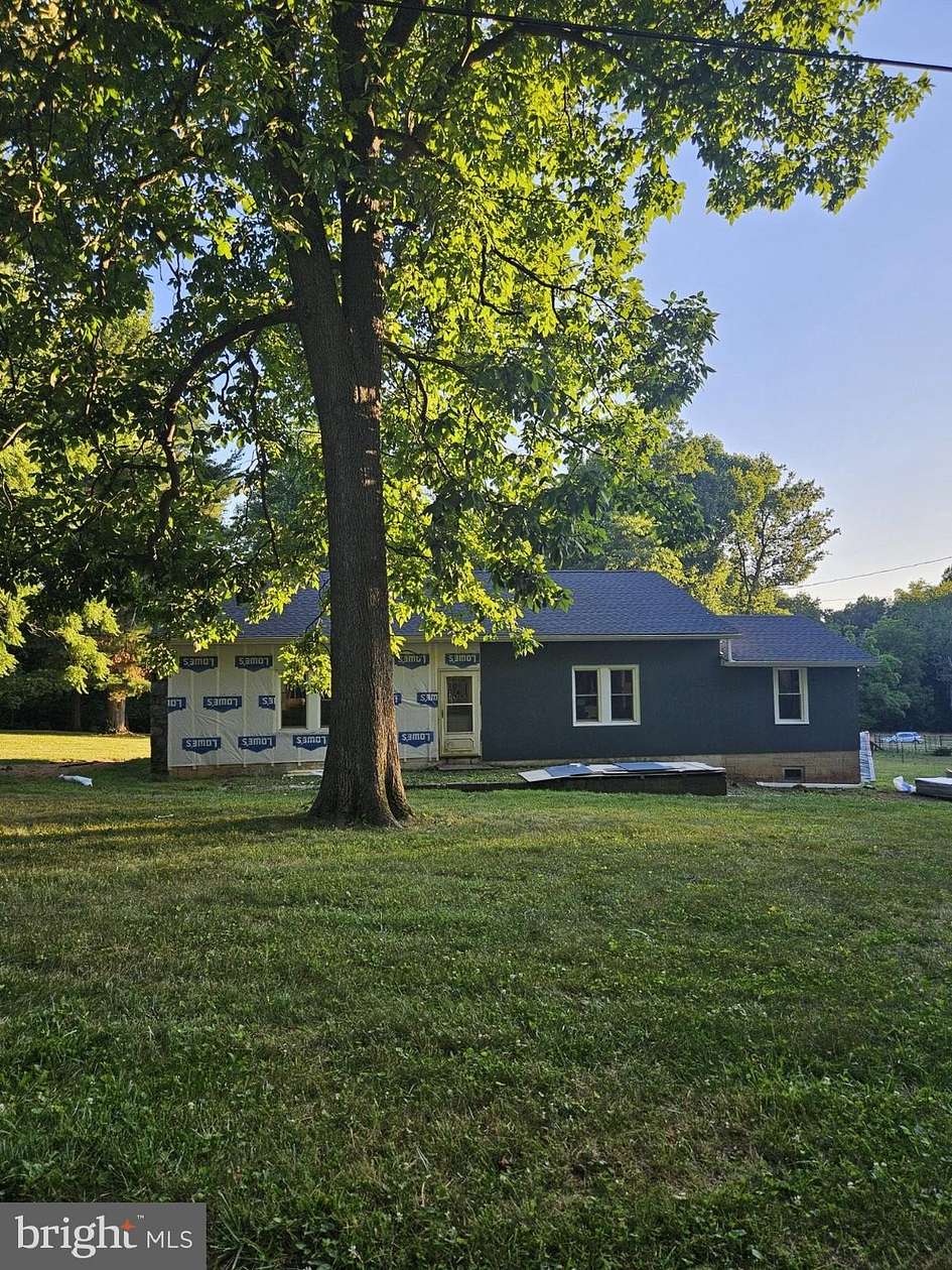 2.5 Acres of Residential Land with Home for Sale in Bluemont, Virginia