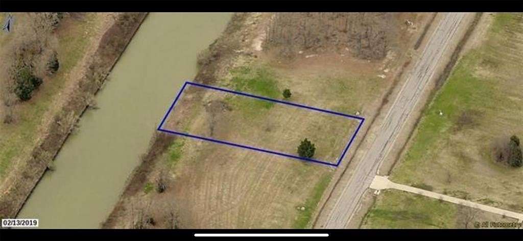0.5 Acres of Residential Land for Sale in Corsicana, Texas