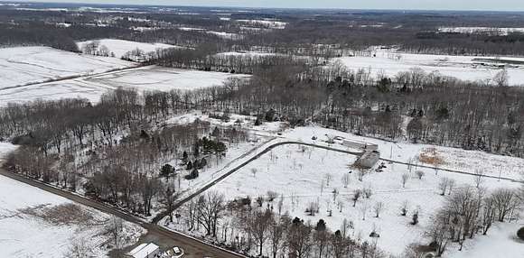 26 Acres of Land with Home for Sale in Fairfield, Illinois