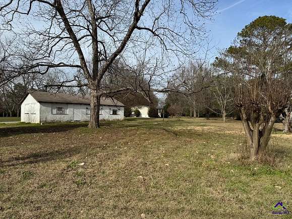 3 Acres of Residential Land with Home for Sale in Kathleen, Georgia