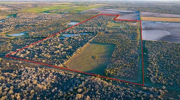 175 Acres of Land with Home for Sale in Marion, Texas