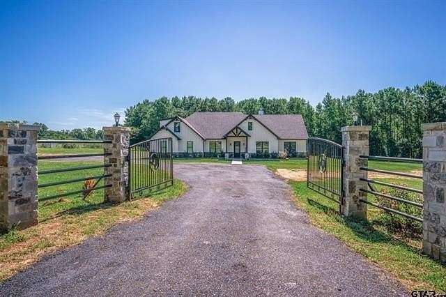 10 Acres of Residential Land with Home for Sale in Jacksonville, Texas