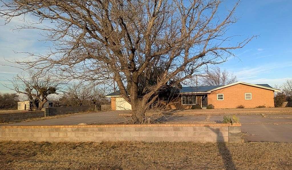 2 Acres of Residential Land with Home for Sale in Big Spring, Texas