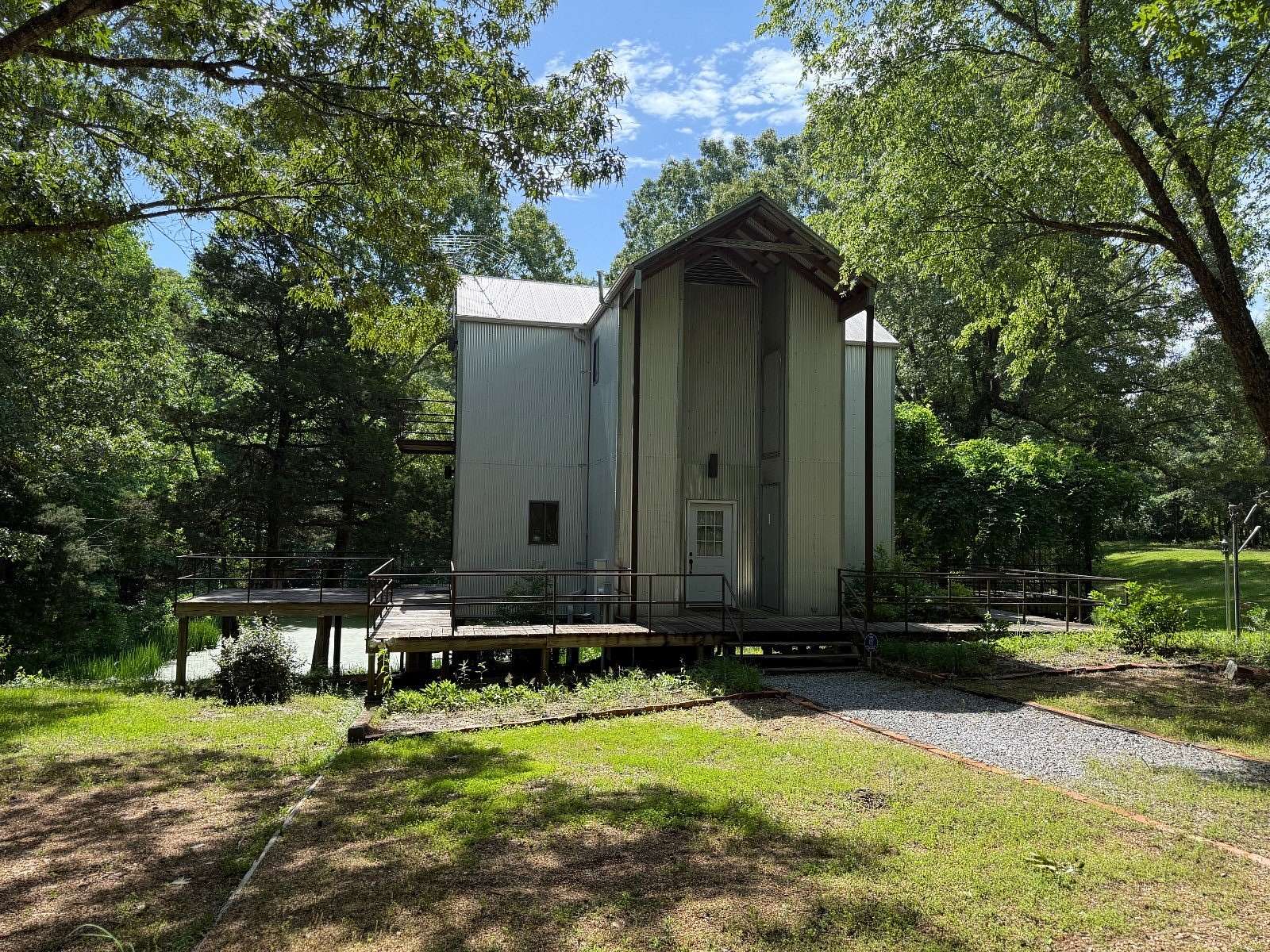 25 Acres of Recreational Land with Home for Sale in Carrollton, Mississippi