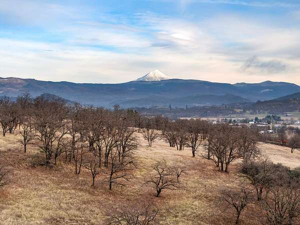 20 Acres of Recreational Land for Sale in Eagle Point, Oregon