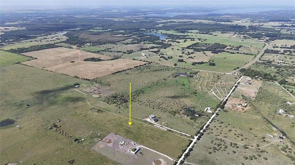 10 Acres of Land for Sale in Barry, Texas