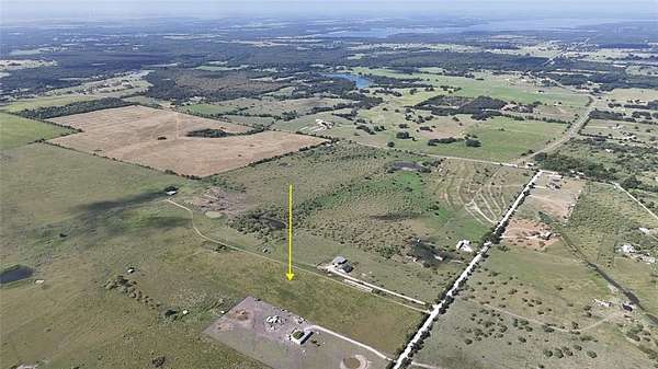 10 Acres of Land for Sale in Barry, Texas