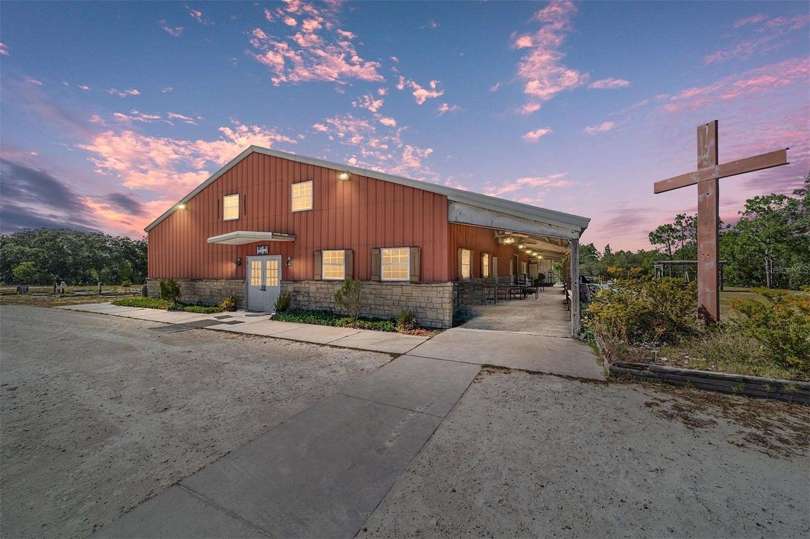 20.1 Acres of Land with Home for Sale in Morriston, Florida