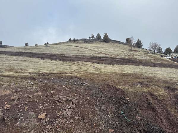 2.5 Acres of Land for Sale in Montague, California