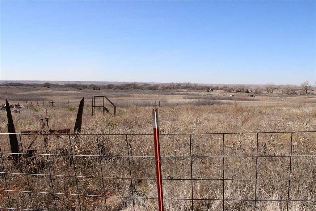 13.6 Acres of Land with Home for Sale in Sayre, Oklahoma