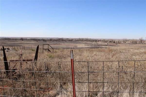 13.6 Acres of Land with Home for Sale in Sayre, Oklahoma