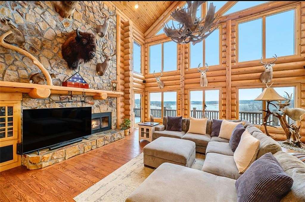 131 Acres of Land with Home for Sale in Rayville, Missouri