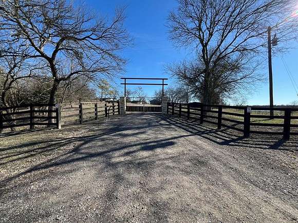 25.8 Acres of Agricultural Land for Sale in Blue Ridge, Texas