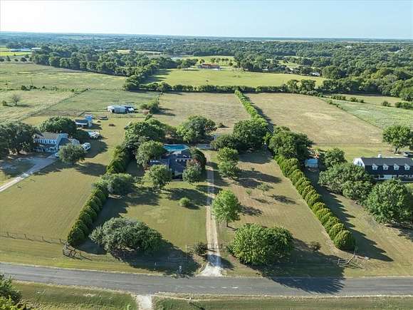 4.72 Acres of Residential Land with Home for Sale in Palmer, Texas