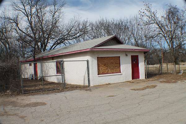 0.41 Acres of Mixed-Use Land for Sale in Brownwood, Texas