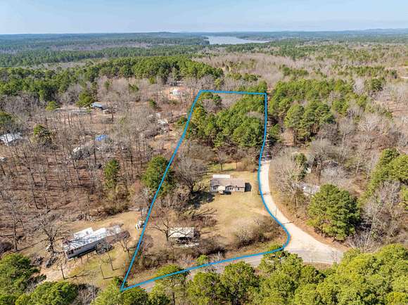 3.62 Acres of Residential Land with Home for Sale in Bismarck, Arkansas