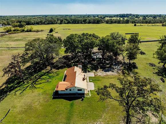 20 Acres of Agricultural Land with Home for Sale in Alba, Texas