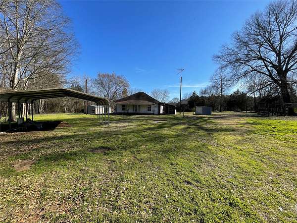 4.6 Acres of Land with Home for Sale in Jacksonville, Texas