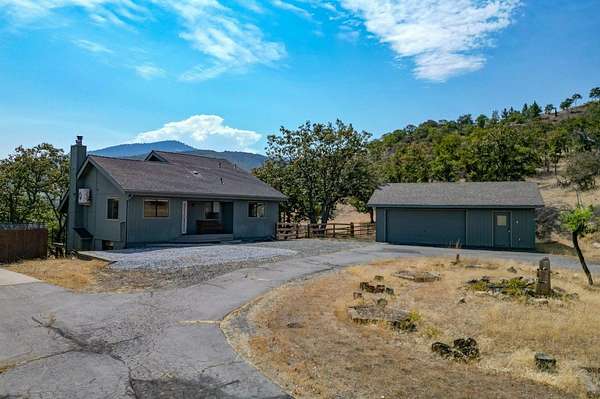 3.1 Acres of Land with Home for Sale in Yreka, California
