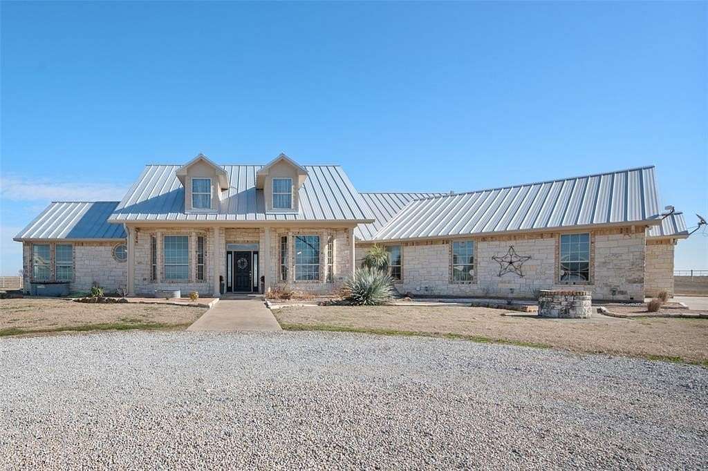 103 Acres of Agricultural Land with Home for Sale in Frost, Texas