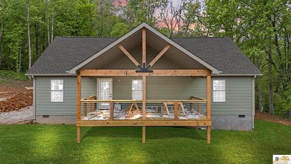 2 Acres of Residential Land with Home for Sale in Munfordville, Kentucky