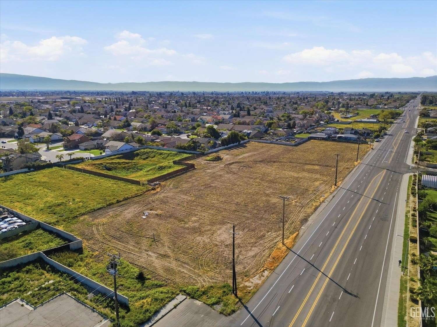 3 Acres of Residential Land for Sale in Bakersfield, California
