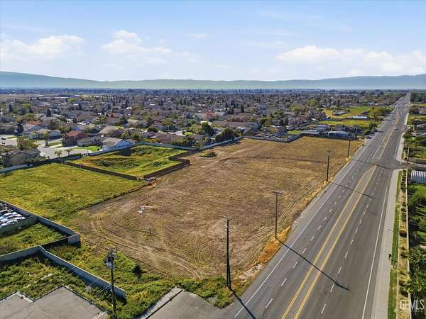 3 Acres of Residential Land for Sale in Bakersfield, California