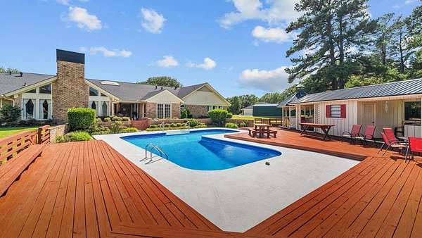 8 Acres of Residential Land with Home for Sale in Atlanta, Texas