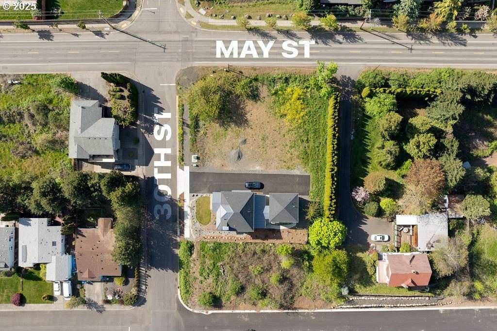 0.26 Acres of Residential Land for Sale in Hood River, Oregon