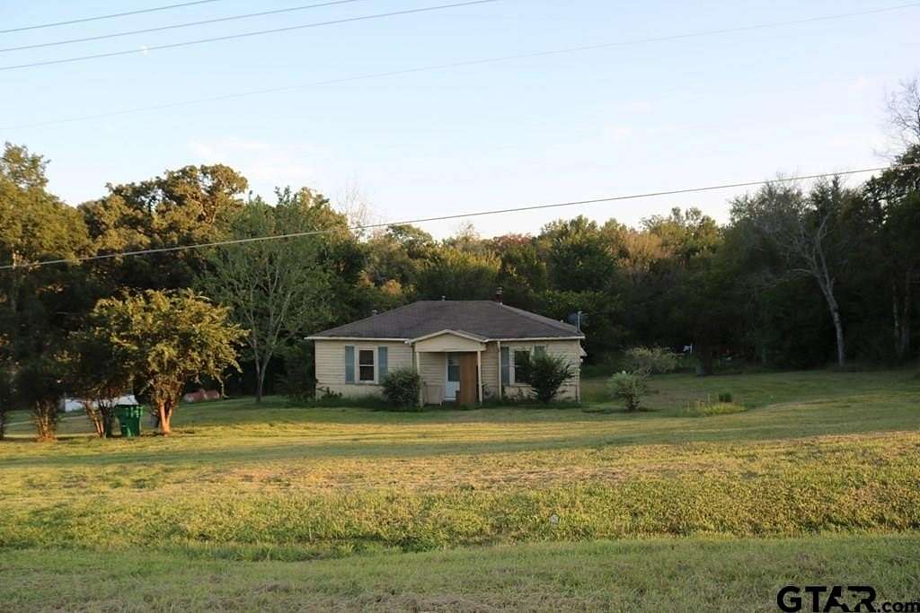 4.43 Acres of Residential Land with Home for Sale in Palestine, Texas