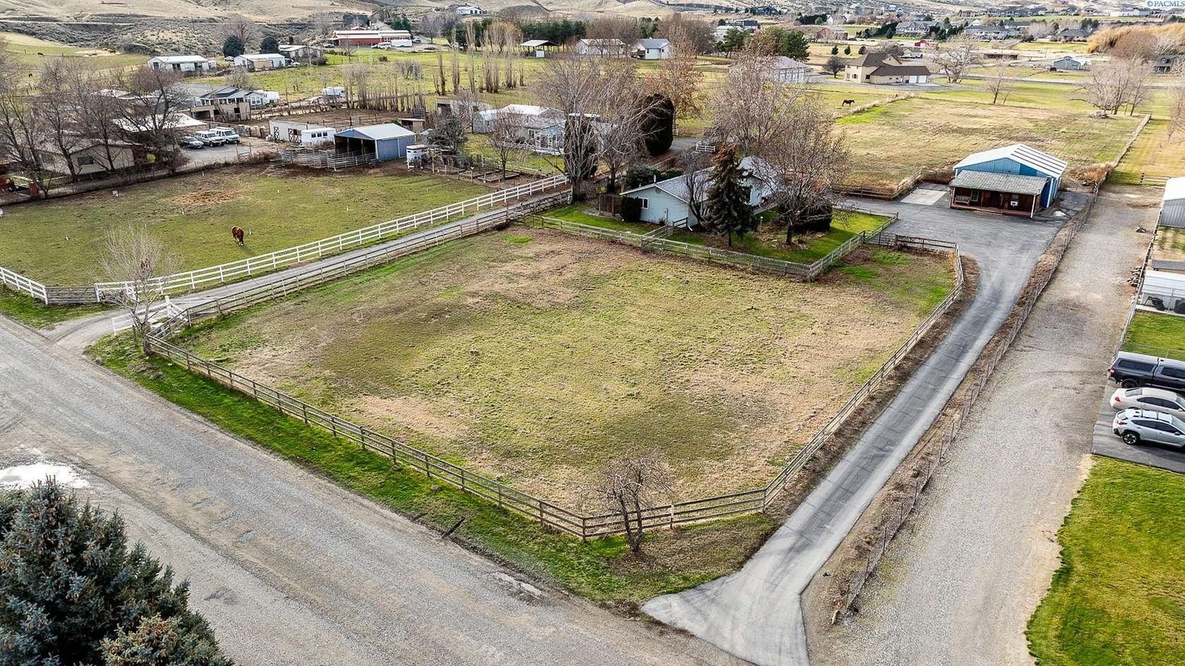 2.45 Acres of Residential Land with Home for Sale in Kennewick, Washington