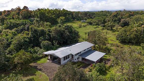 6.664 Acres of Land with Home for Sale in Hilo, Hawaii