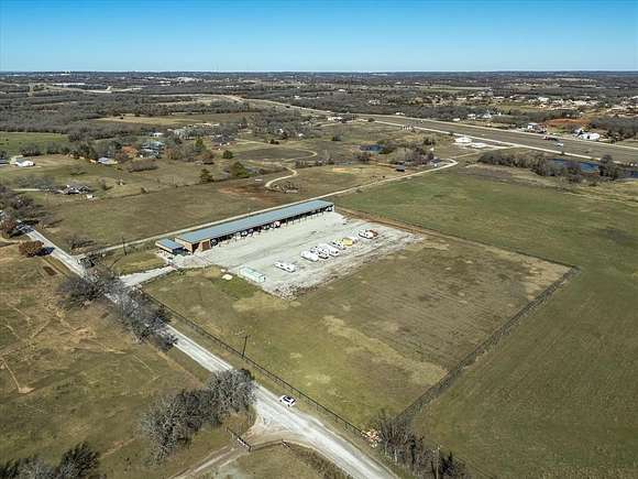 5 Acres of Improved Commercial Land for Sale in Bowie, Texas