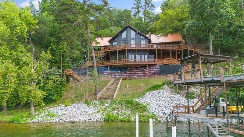 3.8 Acres of Residential Land with Home for Sale in Iuka, Mississippi