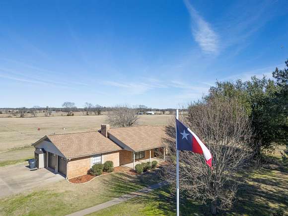 20.639 Acres of Land with Home for Sale in Mineola, Texas